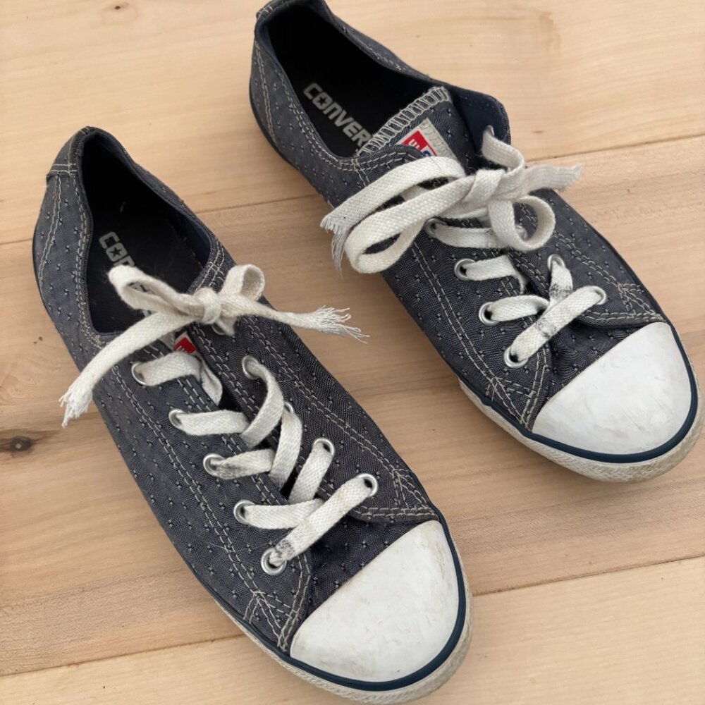 Sz 7.5 Converse All Star Sneakers